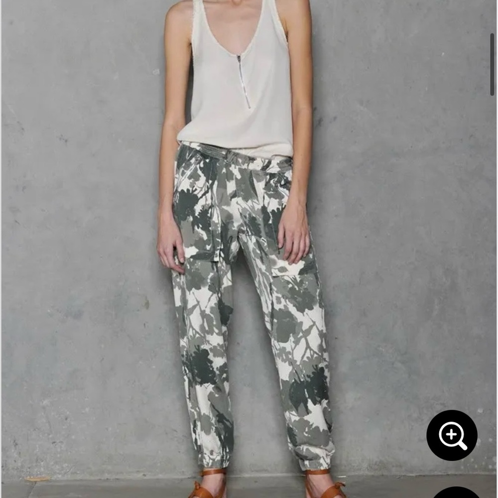 DWP‎ camo joggers women’s size L